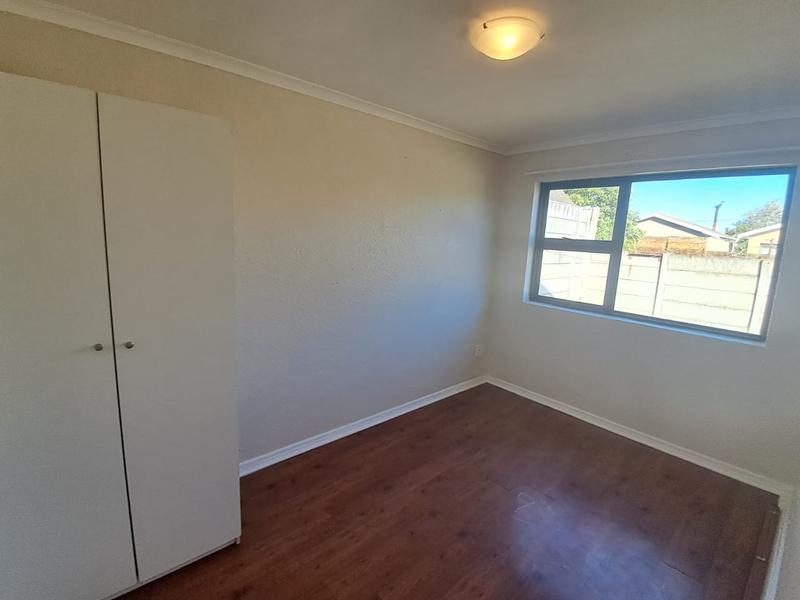 To Let 2 Bedroom Property for Rent in Peerless Park Western Cape